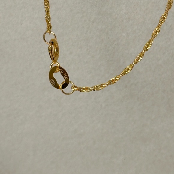 Authentic 18k Solid Gold Necklace
AU750 Stamped - Picture 4 of 4